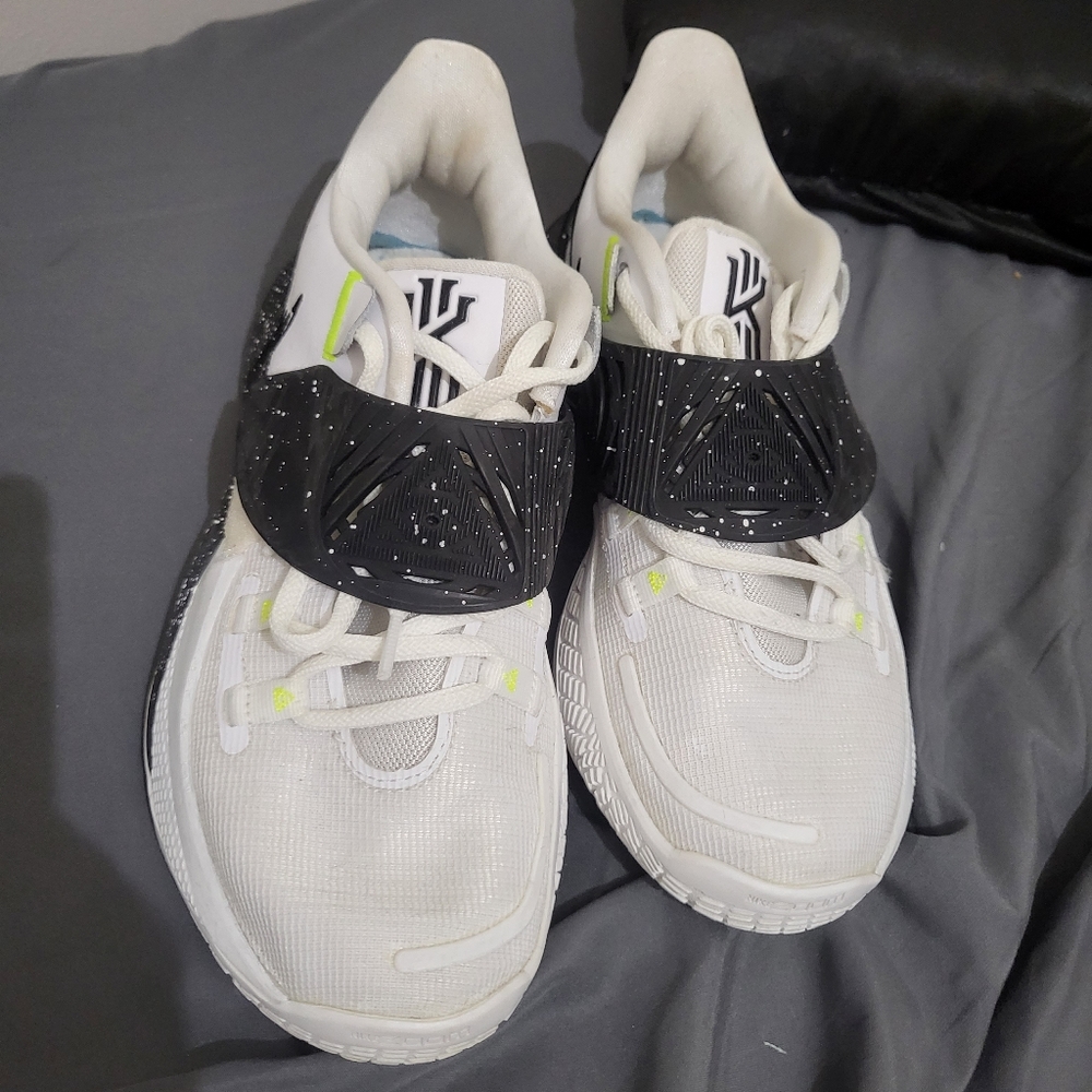 Mens nike athletic shoes good used condition size 7.5
